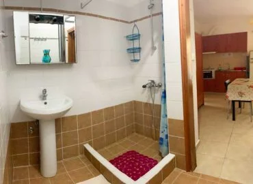 Studio-6-Bathroom